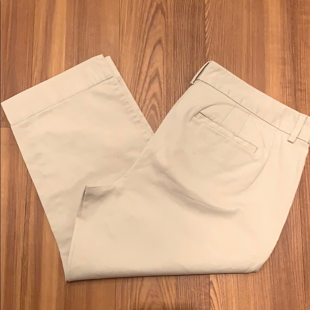 Loft Tan Cropped Capri’s